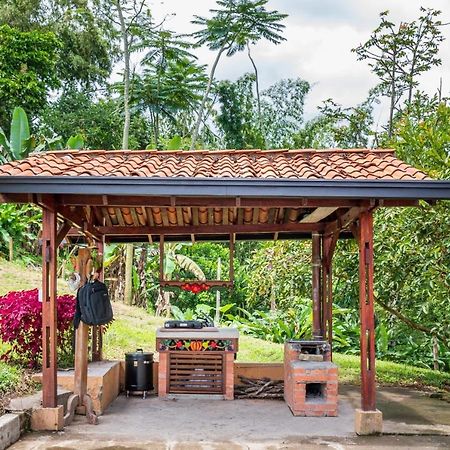 Agradable Cabana Cafetera Con Jacuzzi A 12 Min Del Centro De Pereira Buitenkant foto