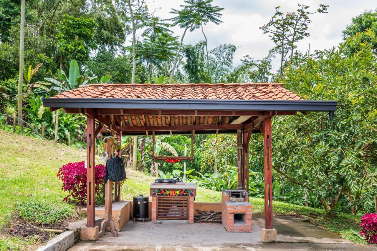 Agradable Cabana Cafetera Con Jacuzzi A 12 Min Del Centro De Pereira Buitenkant foto
