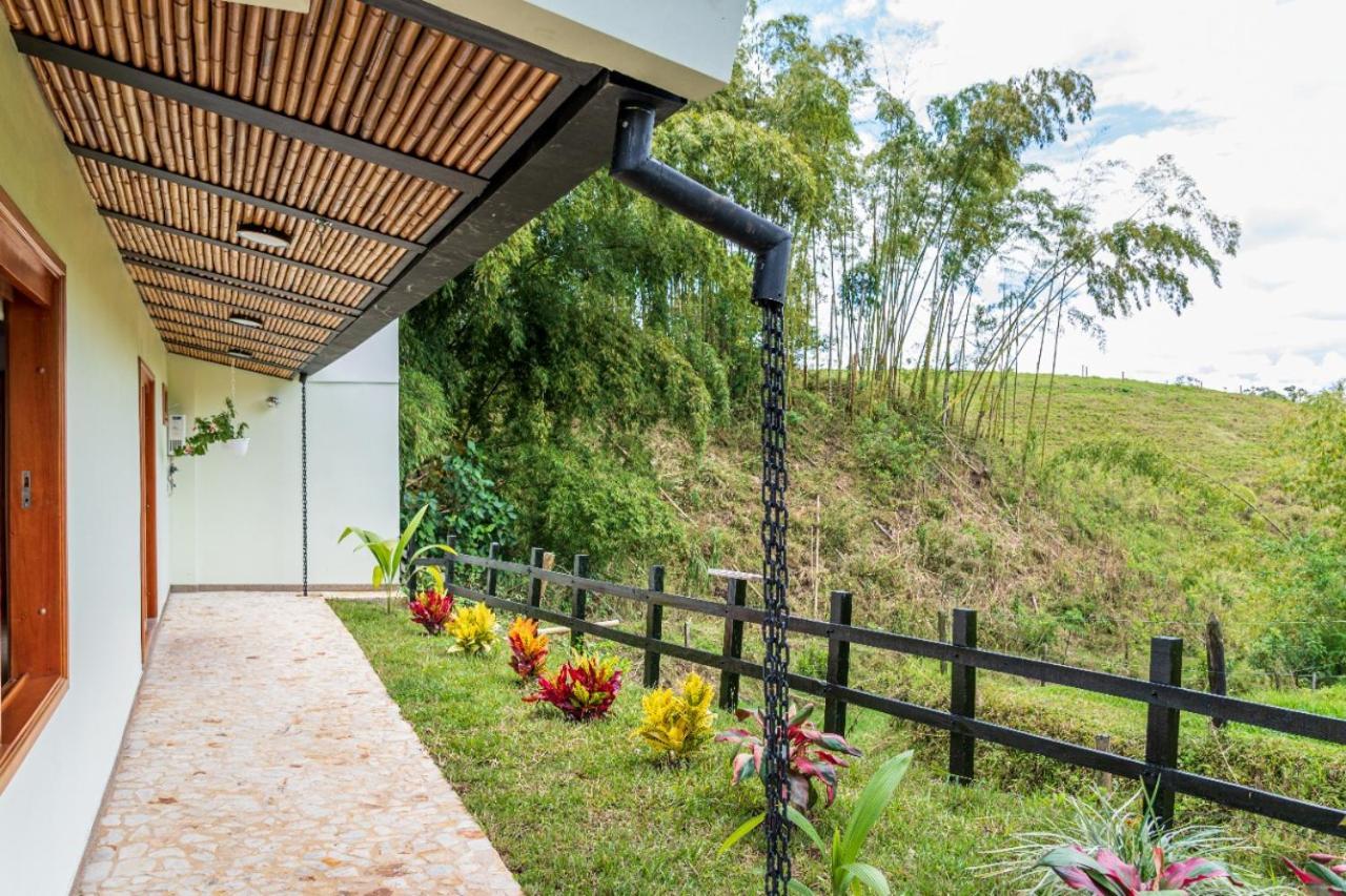 Agradable Cabana Cafetera Con Jacuzzi A 12 Min Del Centro De Pereira Buitenkant foto